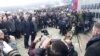Predsednici Kosova i Albanije Hašim Tači i Ilir Meta ispred spomenika žrtvama masakra u Račku (Foto: VOA)