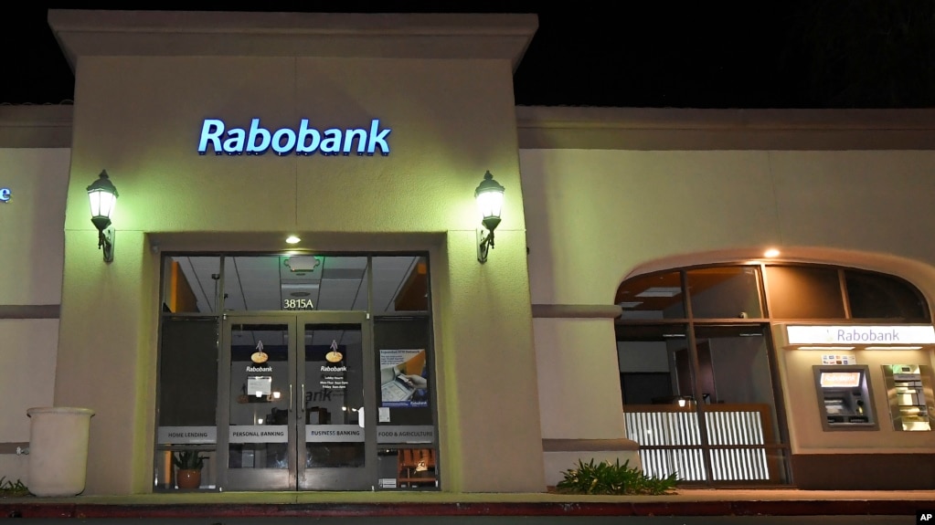 A Rabobank bank location in Thousand Oaks, Calif., Feb. 6, 2018. Dutch lender Rabobank's California subsidiary is to enter a plea a long-running investigation that led to allegations the bank was used to launder millions of dollars in Mexican drug money.