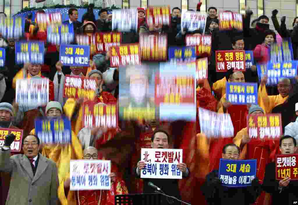 South Korean religious leaders raise placards and shout slogans during a rally denouncing North Korea's rocket launch, Seoul, South Korea, December 12, 2012.