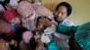 Seorang anak di Depok, Jawa Barat menangis saat menerima vaksinasi COVID-19 produksi Sinovac di Depok, Jawa Barat (foto: ilustrasi). 