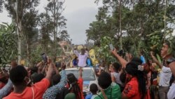 Le Camerounais Francis Ngannou, champion du monde des arts martiaux mixtes poids lourds (MMA), à Bafoussam, au Cameroun, le 1er mai 2021.