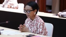 Menteri Luar Negeri Retno Marsudi dalam jumpa pers secara virtual di kantornya di Jakarta, Rabu (29/4) (foto: Kemlu RI).