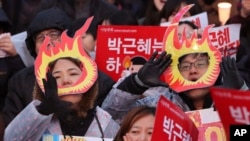 Outra manifestação de sul-coreanos contra a Presidente Park Geun-hye em Seoul, Coreia do Sul, Nov. 26, 2016.