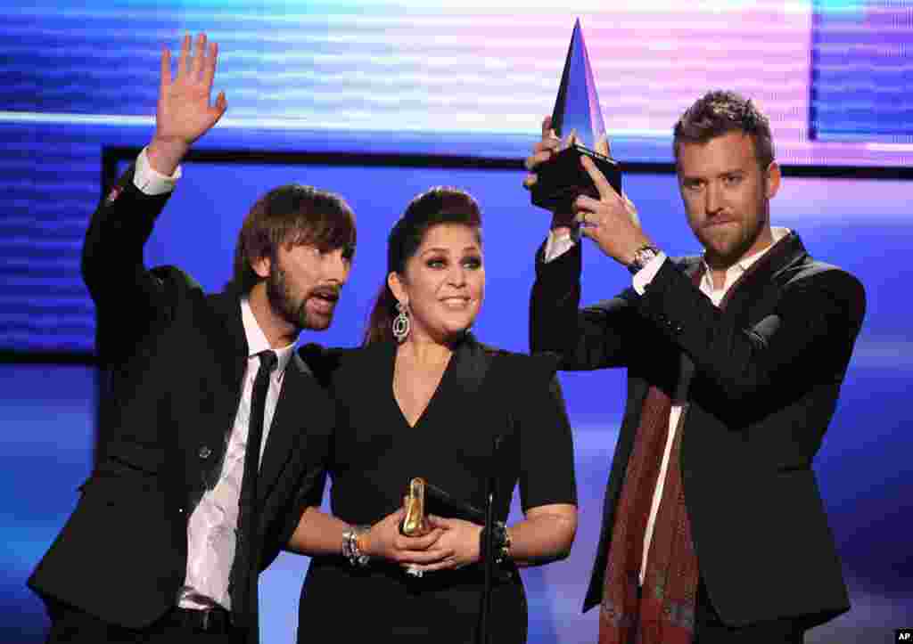 Lady Antebellum accepts the award for favorite band, duo or group - country at the 40th Anniversary American Music Awards on Nov. 18, 2012