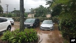 지난 2018년 하와이에 내린 폭우로 주차장이 침수된 모습. (자료사진)
