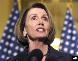 L'ancienne présidente de la Chambre, la députée Nancy Pelosi de californie, sera maintenant leader de la minorité à la Chambre