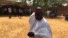 L'opposant Séini Oumarou arrivant au siège de son parti le MSND, Niamey le 16 mars 2016. Photo voa Bagassi Koura