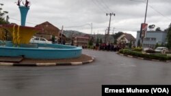 Un des grandes artères de la ville de Bukavu en RDC. (VOA/Ernest Muhero)