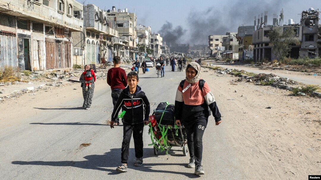 Raseljeni Palestinci beže iz severnog dela Gaze tokom izraelske vojne operacije. 12. novembar, 2024. (Foto: REUTERS/Dawoud Abu Alkas)