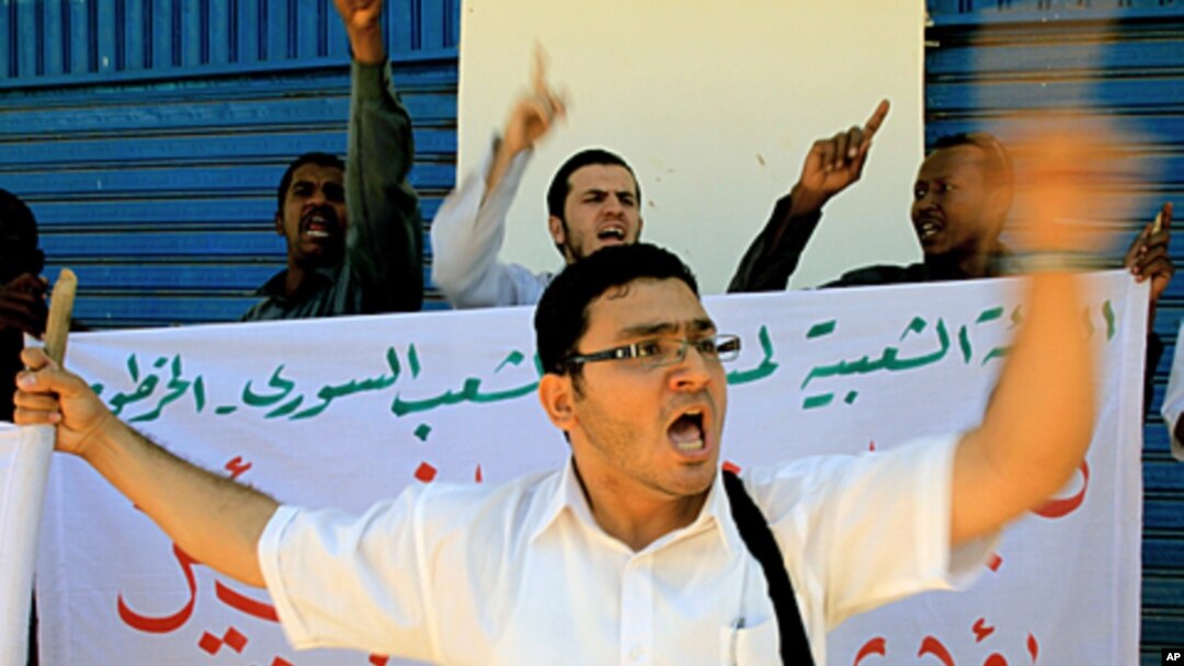 ژماره‌یه‌ک خوێندکاری سودانی و سوری له‌ خه‌رتومی پایته‌ختی سودان خۆپـیشـاندان له‌ به‌رده‌م باڵیۆزخانه‌ی سوریا ده‌که‌ن، چوارشه‌ممه‌ 2 ی یازده‌ی 2011