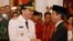 Presiden Joko Widodo melantik Basuki Tjahaya Purnama (Ahok) sebagai Gubernur DKI Jakarta periode 2012-2017 di Istana Negara, Rabu, 19 November 2014 (Foto: VOA/Andylala).