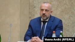 Arhiva - Milan Radoičić tokom sastanka vodećih političkih predstavnika Srba sa Kosova sa predsednikom Srbije Aleksandrom Vučićem u Beogradu (Foto: RSE/Vesna Anđić)