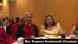 ທ່ານຄຳສີ ແລະພັນລະຍາ ທ່ານນາງບົວສອນ ບົວສີສະຫວັດ ໄປຮ່ວມງານລ້ຽງສັງສັນ ຂອງສະມາຄົມແອັສກອນດີໂດ ໃນເມືອງແອັສກອນດີໂດ ລັດຄາລີຟໍເນຍ.