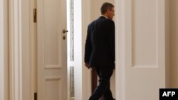 Nemački predsednik Kristijan Vulf odlazi nakon konferencije za novinare na kojoj je objavio svoju ostavku