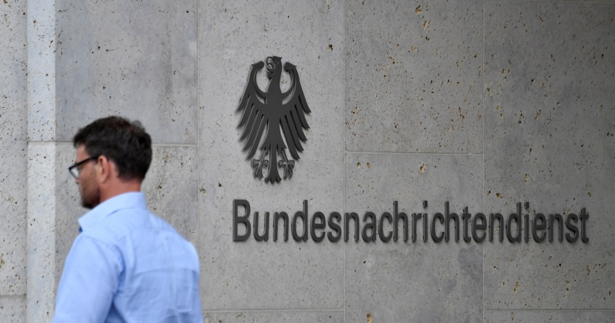 洋書 Ubermittlung Nachrichtendienstlicher Top German court rules intelligence agency's spying on