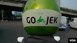 Pengusaha muda Nadiem Makarim memulai Go-Jek, layanan taksi motor, yang baru-baru ini memenangkan perlombaan yang disponsori Departemen Luar Negeri AS dan dilirik oleh para investor.