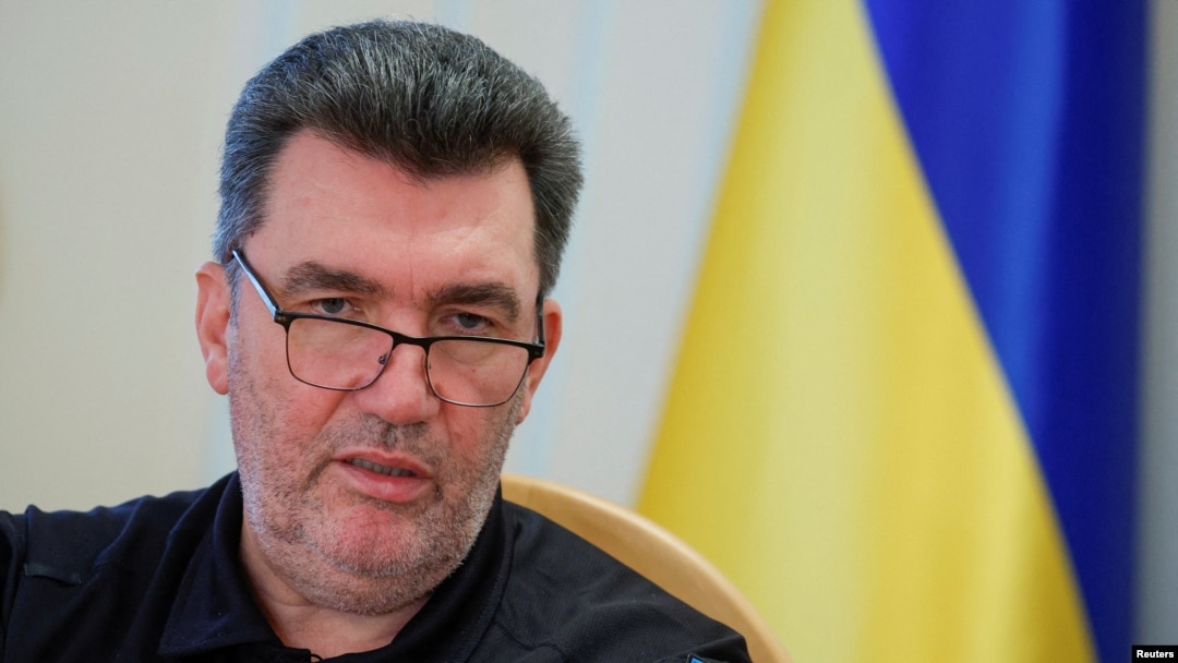 Секретар Ради нацбезпеки і оборони України Олексій Данілов заперечив, що уся Мар'їнка під контролем росіян. 