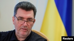 Секретар Ради нацбезпеки і оборони України Олексій Данілов заперечив, що уся Мар'їнка під контролем росіян. 