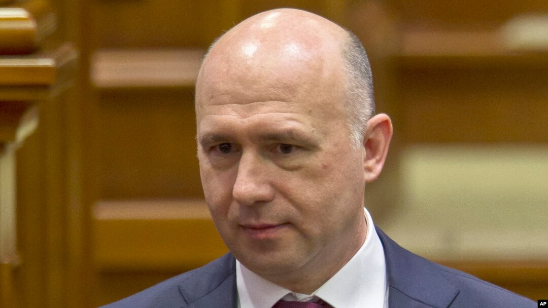 Premijer Moldavije Pavel Filip kaže da zvaničnici njegove zemlje moraju da povrate poverenje javnosti zbog finansijske krize. 