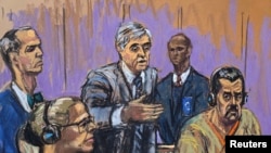 3월 26일 미국 뉴욕의 다니엘 패트릭 모이니한 연방법원에서 열린 마약 테러 사건 심리에 니콜라스 마두로 전 베네수엘라 대통령이 부인 실리아 플로레스, 플로레스의 변호인 마크 도넬리, 그리고 마두로의 변호인 배리 폴락과 함께 참석하고 있는 모습이 법정 스케치에 담겨 있다. 마두로는 베네수엘라 관리들로 구성된 카르텔을 운영하며 미국에 코카인을 대량 유포한 혐의를 받고 있다. 