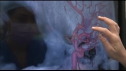 神经外科医生将虚拟现实用于脑部手术