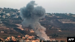 Tymi nga bombardimet izraelite të fshatit Khiam, në pjesën jugore të Libanit, në afërsi të kufirit me Izraelin më 23 qershor, 2024/AFP