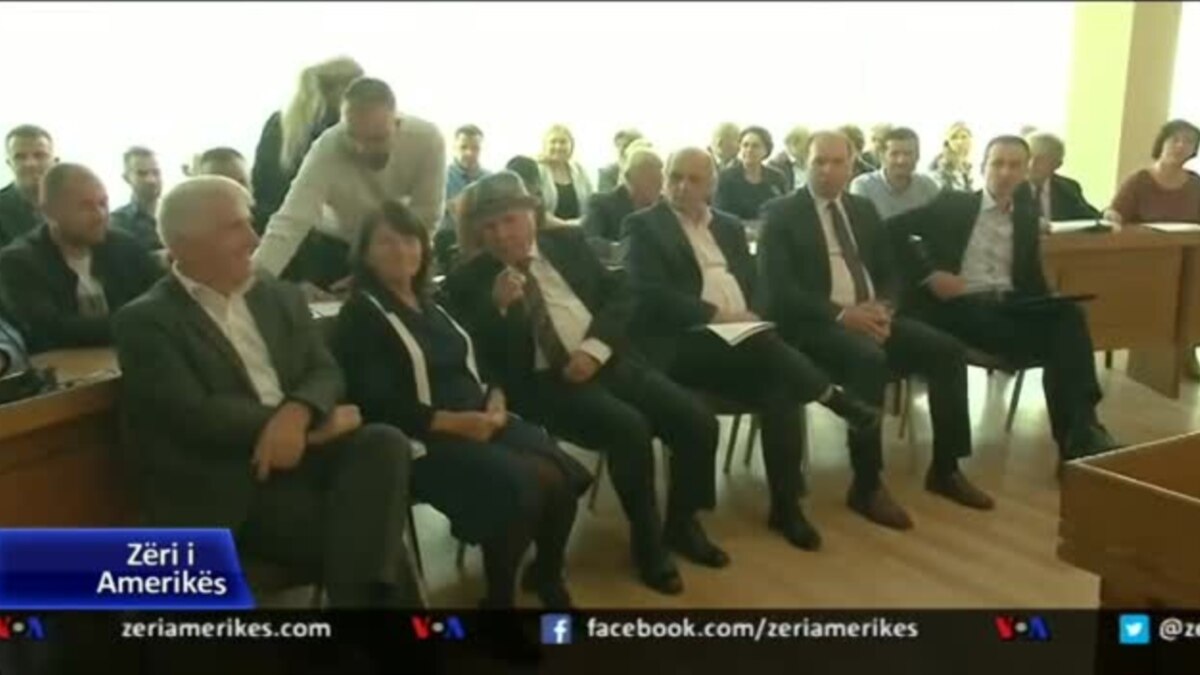 Dibra e Madhe shpallë “Qytetarë Nderi” tre studiues shqiptarë