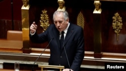 Perdana Menteri Prancis, François Bayrou, berbicara di depan parlemen Prancis di Paris, Selasa 14 Januari 2025.