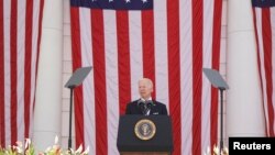 Претседателот го започна својот говор со сеќавање на „саканите ќерки и синови, кои се осмелија, ризикуваа сè и дадоа сè за да ја зачуваат и одбранат идејата…идејата за САД, денес како нација“.