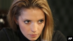 Yevgenia Tymoshenko, daughter of jailed Ukrainian opposition leader Yulia Tymoshenko, says her mother will be transferred to a Kharkiv hospital, Jan. 2012 (file photo).