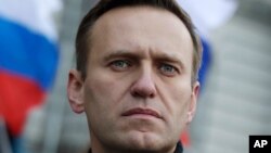 Çayına katılan bir maddeyle zehirlendiği öne Sürülen Rus muhalif siyasetçi Alexei Navalny'nin tedavisi Sibirya'da devam ediyor.