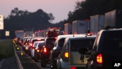 Une longue file de véhicules de gens qui fuient l’ouragan Irma sur l’autoroute 75, près de Géorgie-Flride, Floride, 8 septembre 2017.