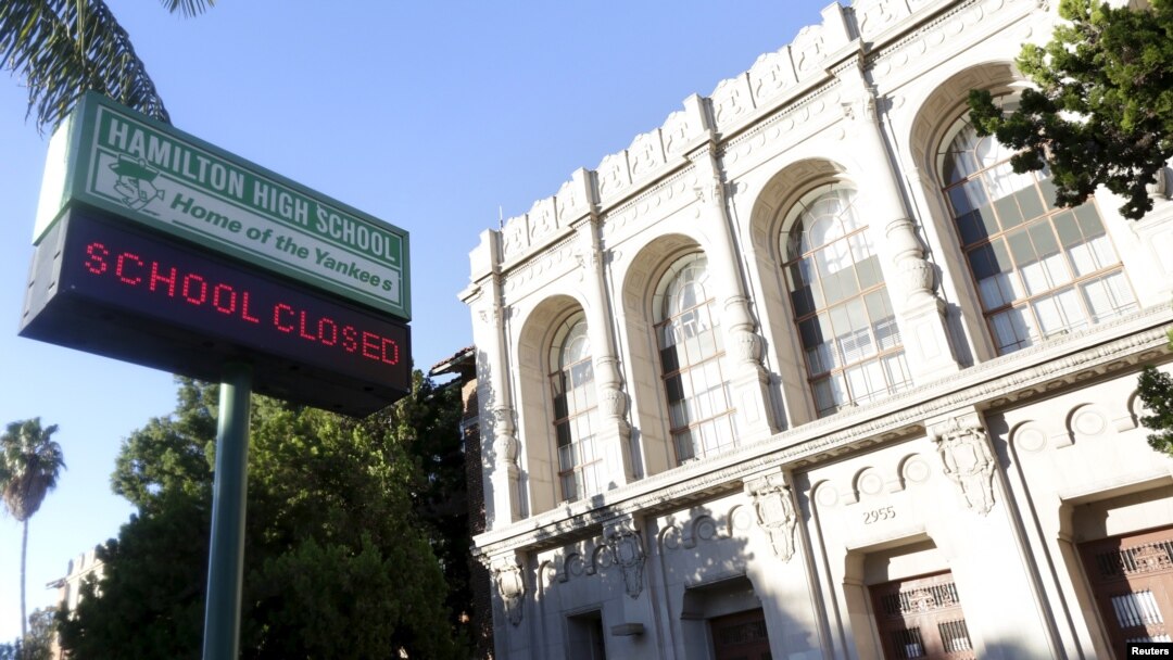 SMA Hamilton di kota Los Angeles, California ditutup setelah ada ancaman email, Selasa (15/12).