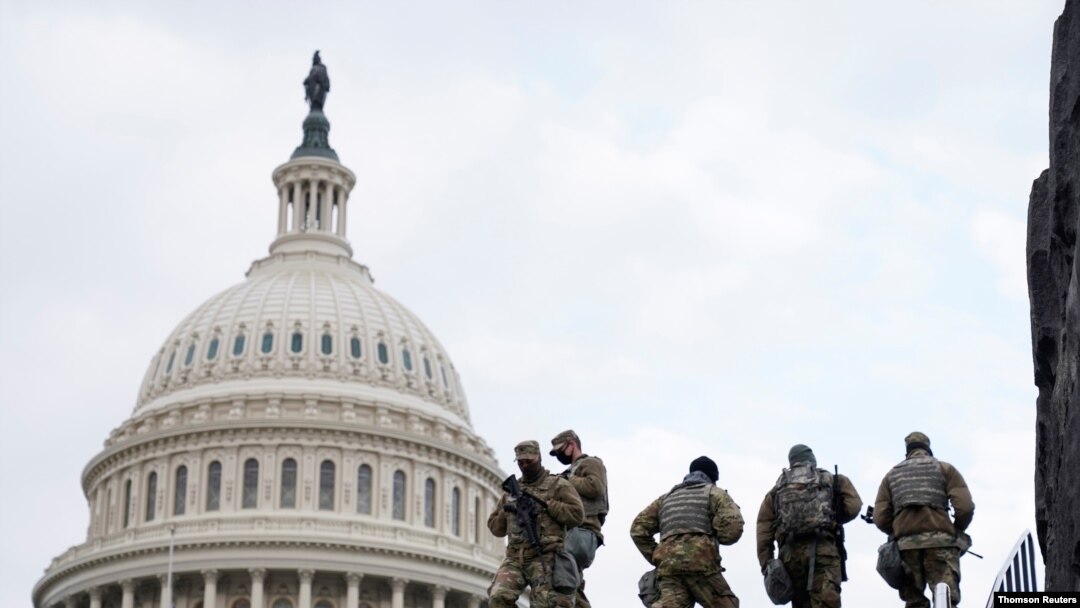 Miembros de la Guardia Nacional cerca del Capitolio de Estados Unidos, diás antes de la toma de posesión del presidente electo de los Estados Unidos, Joe Biden, en Washington, el 18 de enero de 2021.