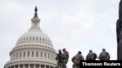 Miembros de la Guardia Nacional cerca del Capitolio de Estados Unidos, diás antes de la toma de posesión del presidente electo de los Estados Unidos, Joe Biden, en Washington, el 18 de enero de 2021.