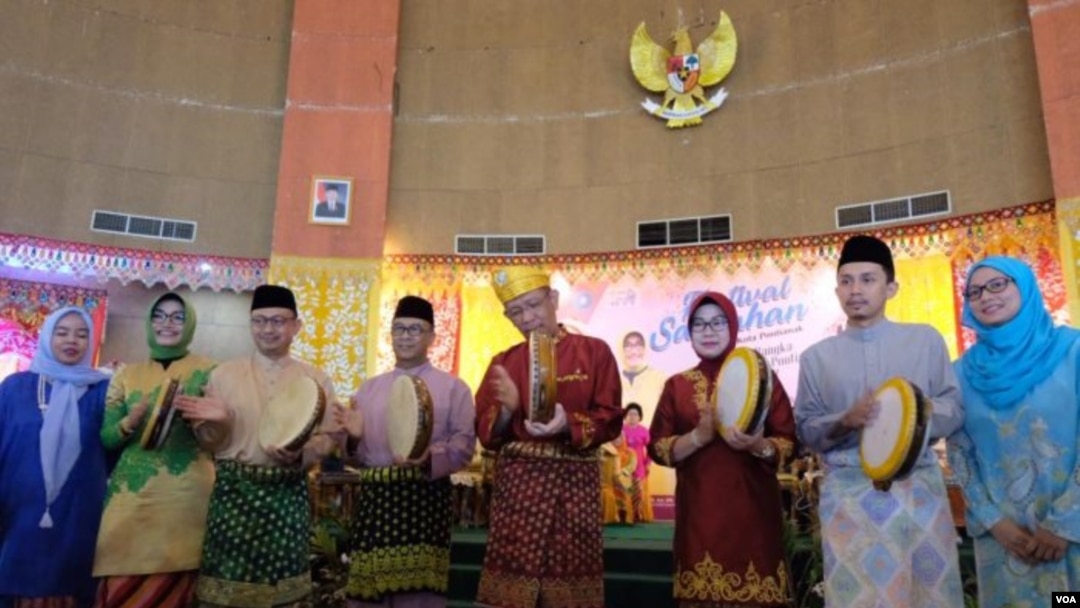 Kemeriahan "Festival Saprahan” untuk merayakan hari jadi kota Pontianak, 23 Oktober 2018. (Foto: Radio Bomantara FM Singkawang dan GencilNews Pontianak)