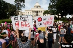 Marcha por la Libertad Reproductiva para protestar una restrictiva nueva ley antiaborto frente al Capitolio estatal de Alabama, el 21 de mayo de 2019.