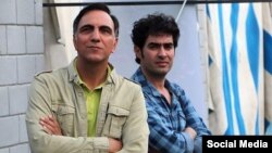 Hassan Fathi (kiri), seorang kolumnis lepas yang ditahan Iran