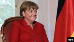 La chancelière allemande Angela Merkel assiste à une réunion avant la 18e réunion du cabinet français-allemand à Metz, France 07 Avril 2016. EPA / THIBAULT CARMUS / POOL