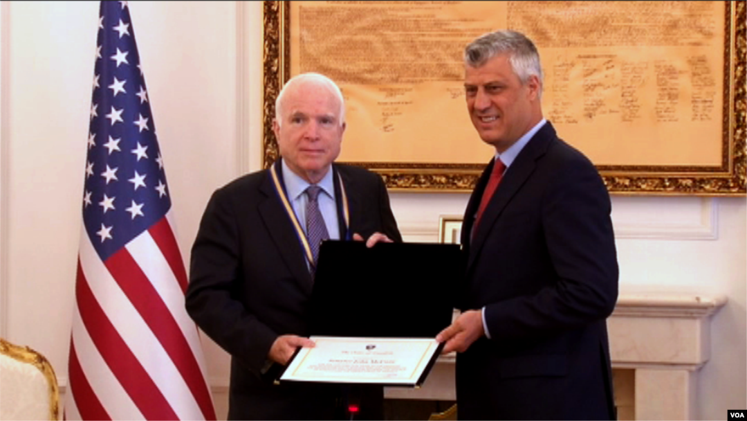 Predsednik Kosova Hašim Tači i američki senator Džon Mekejn