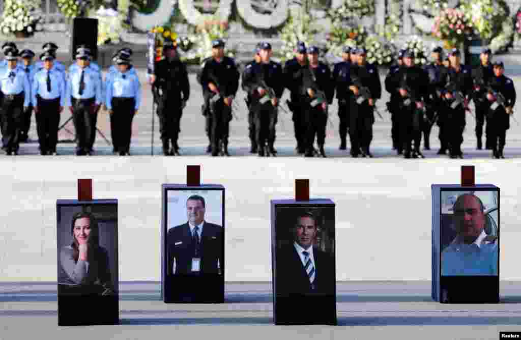 Urns with ashes of Martha Erika Alonso (L), a senior opposition figure and governor of the state of Puebla, her husband Rafael Moreno (C), a senator and former Puebla governor, and two crew members,&nbsp; who died in a helicopter crash, are displayed over their photographs during a homage in Puebla, Mexico, Dec. 25, 2018.