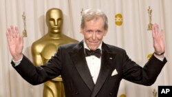 FILE - Peter O'Toole is seen at the 2003 Academy Awards in Los Angeles.