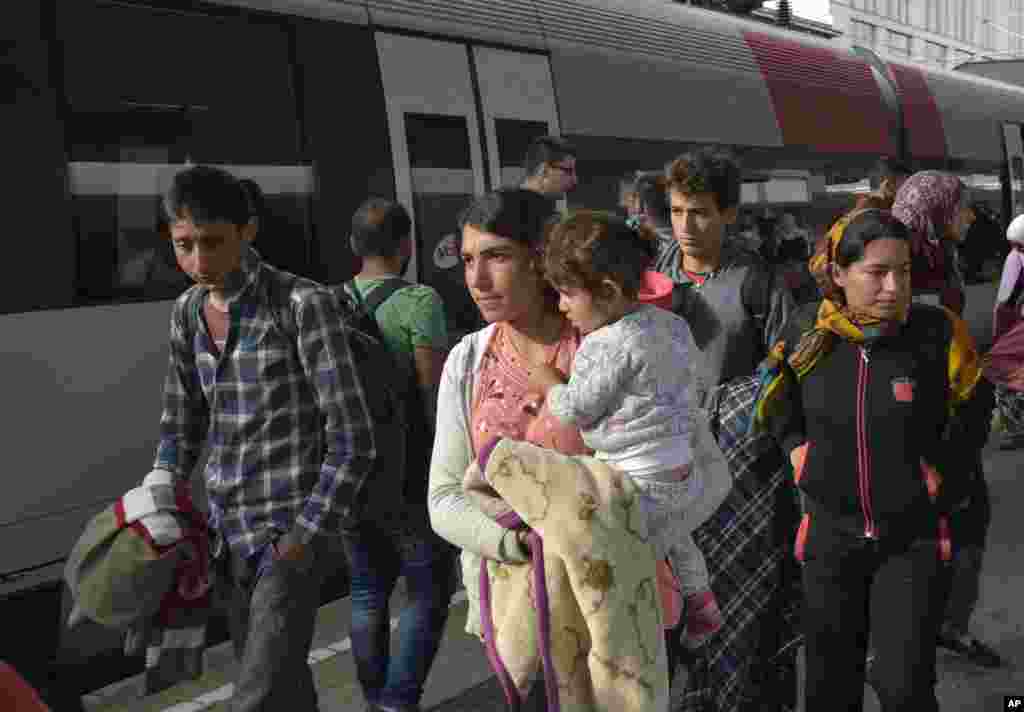 Migrants arrive at the Westbahnhof station in Vienna, Austria, Sept. 5, 2015, where they came from Hungary as Austria in the early-morning hours said it and Germany would let them in. 