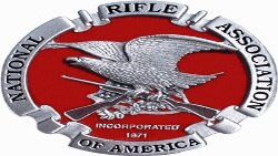 "انجمن ملی اسلحه" از لابی های با نفوذ است که مخالف تلاش دولت اوباما برای سخت تر شدن قوانین خرید و فروش و یا حمل اسلحه در آمریکا است.