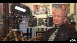 In an exclusive first interview with VOA Khmer at his studio in Montreal, Canada, renowned filmmaker Tea Lim Koun looked back at the Cambodian film industry.