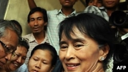 آنگ سان سوچی، رهبر مخالفان برمه پیروز دور دوم انتخابات پارلمانی