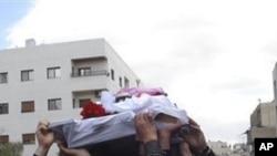 Syrian anti-government protesters carry the coffin of an activist who was killed on Friday during his funeral procession in Quaboun near Damascus, Syria (File Photo)