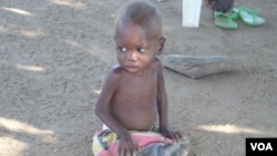 Criança subnutrida em Namibe