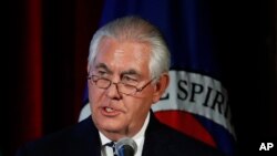 El secretario de Estado Rex Tillerson dio a conocer  la orden el martes en una carta al presidente de la Cámara de Representantes Paul Ryan.
