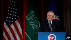 Tillerson urgió a los países a buscar una salida a la crisis de Qatar con las naciones del Golfo Pérsico y Egipto. 